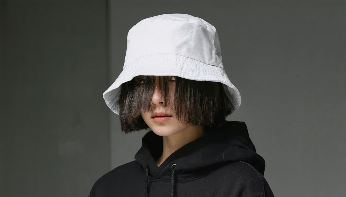 découvrez l'évolution du bob, cet accessoire de mode intemporel : est-il toujours tendance ou commence-t-il à disparaître des styles actuels ?